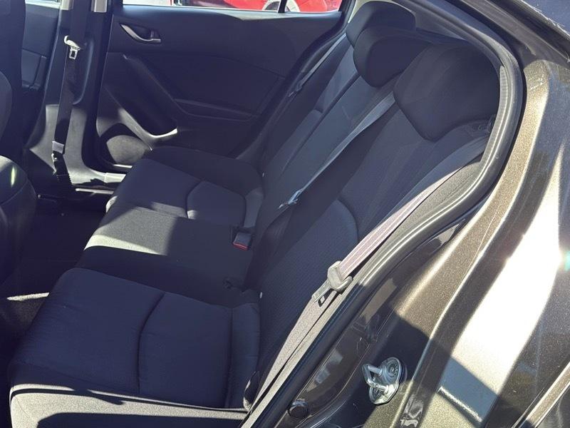 Mazda MAZDA3 i Sport MT 5-Door 2015