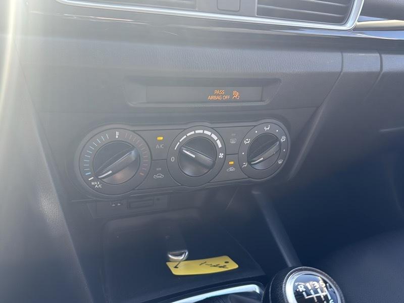 Mazda MAZDA3 i Sport MT 5-Door 2015