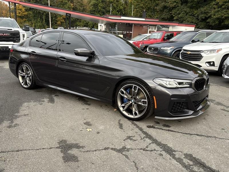 BMW 5-Series M550i xDrive 2021
