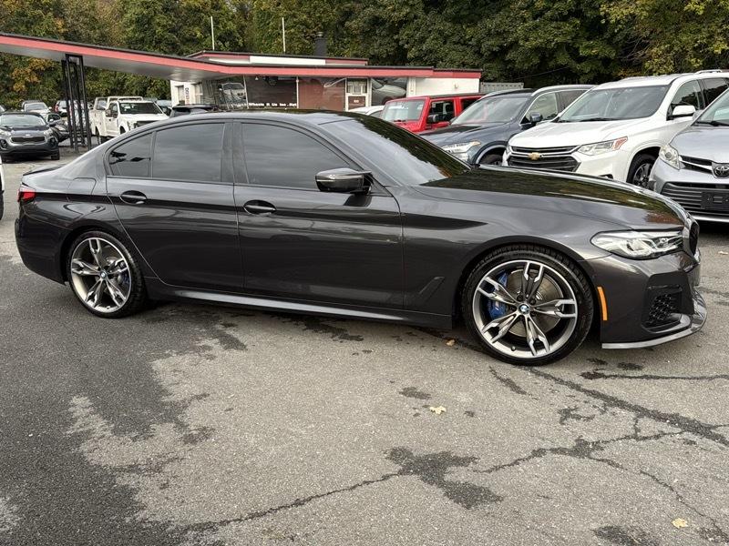 BMW 5-Series M550i xDrive 2021