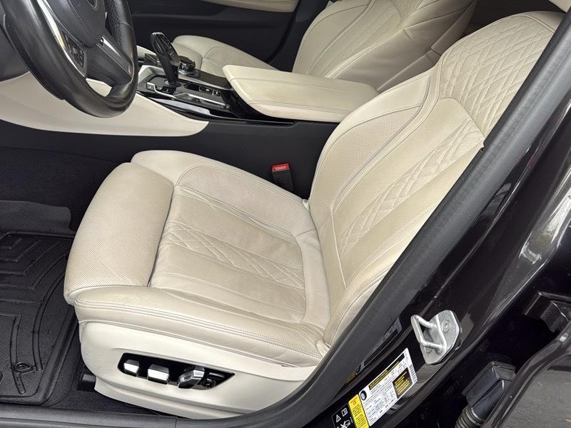 BMW 5-Series M550i xDrive 2021