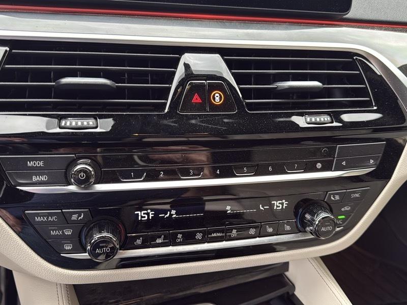 BMW 5-Series M550i xDrive 2021