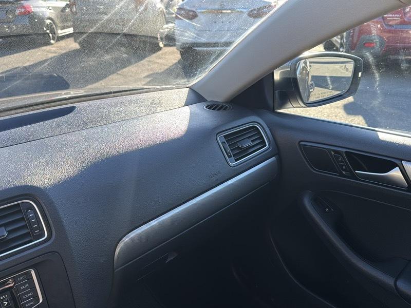 Volkswagen Jetta 1.4T SE 6A 2017