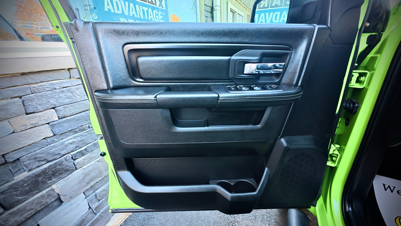 RAM 1500 Sport Crew Cab SWB 4WD 2017 RAM 1500 Sport Crew Cab SWB 4WD 2017