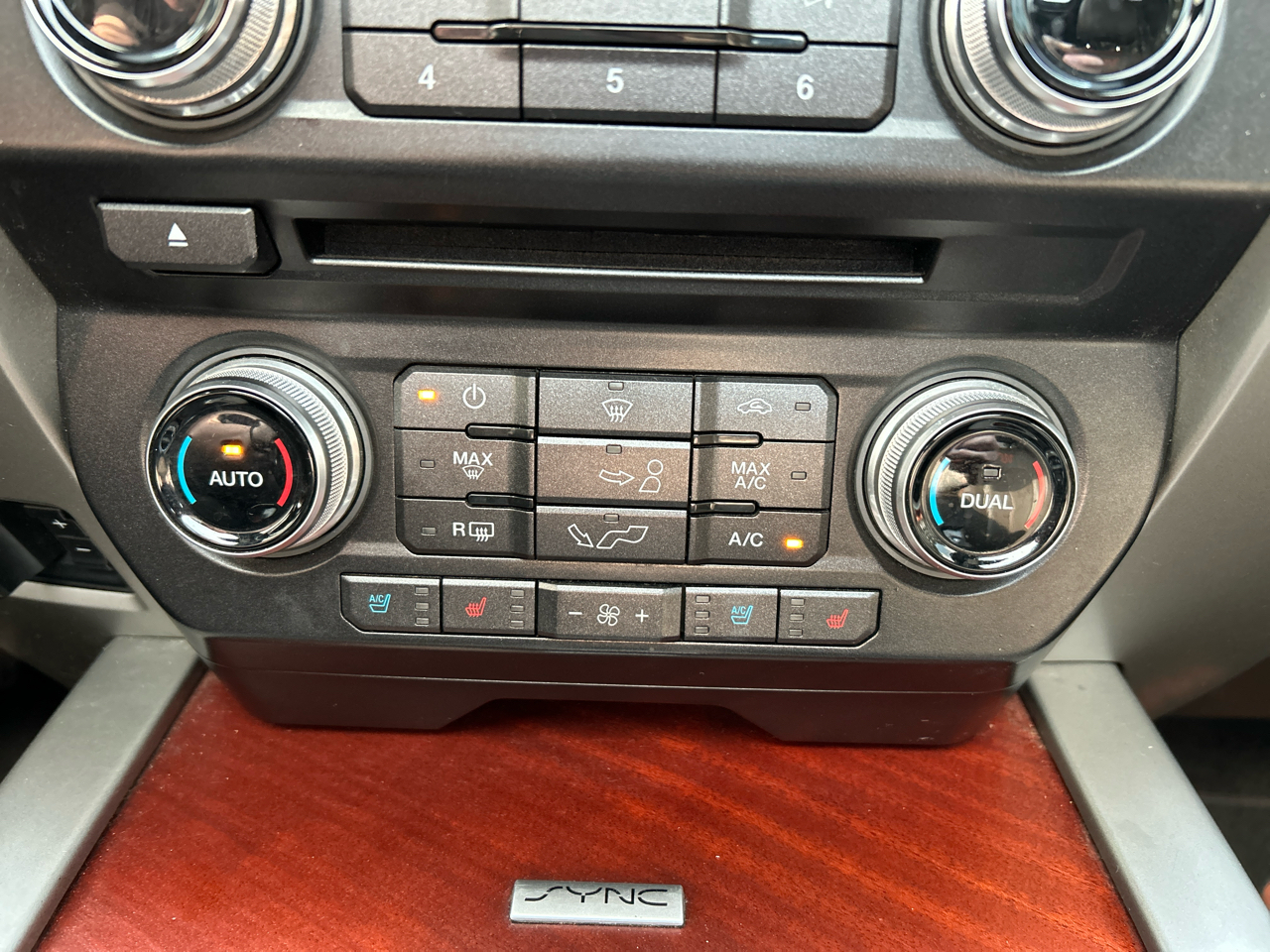 Ford F-150 4WD SuperCrew 145" King Ranch 2015