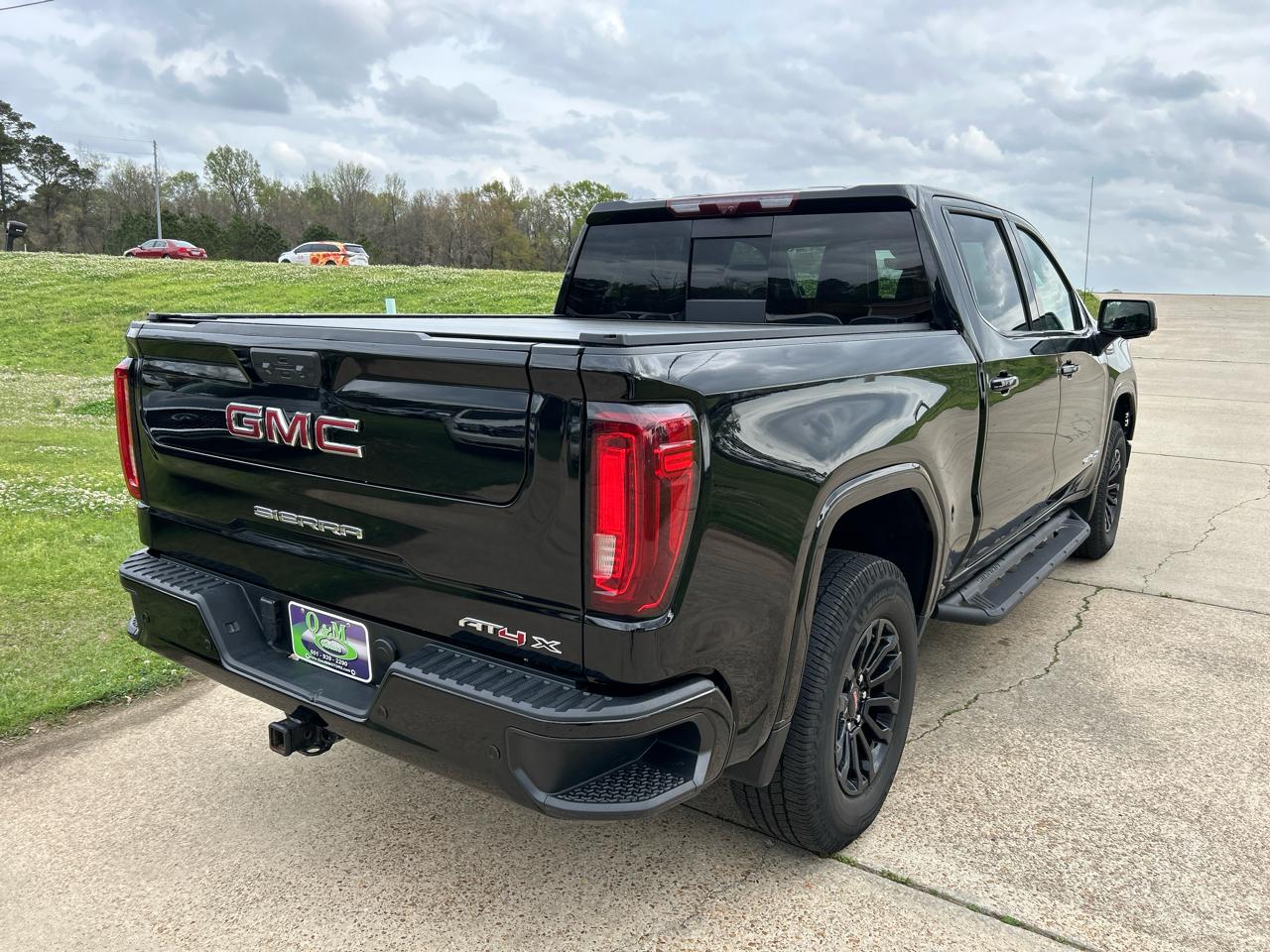 GMC Sierra 1500 4WD Crew Cab 147" AT4X 2023