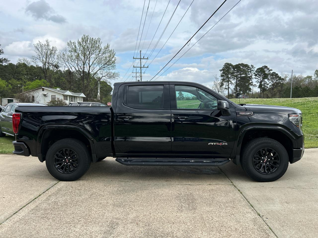 GMC Sierra 1500 4WD Crew Cab 147" AT4X 2023