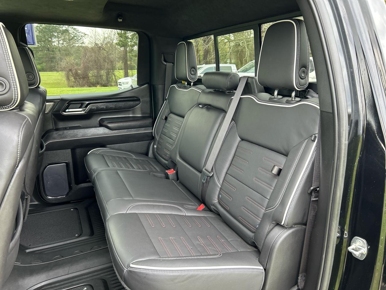 GMC Sierra 1500 4WD Crew Cab 147" AT4X 2023