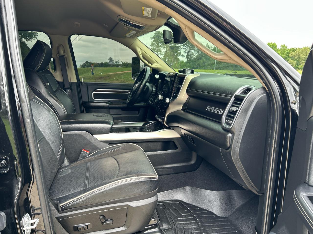 RAM 2500 Laramie 4x4 Crew Cab 6'4" Box 2022