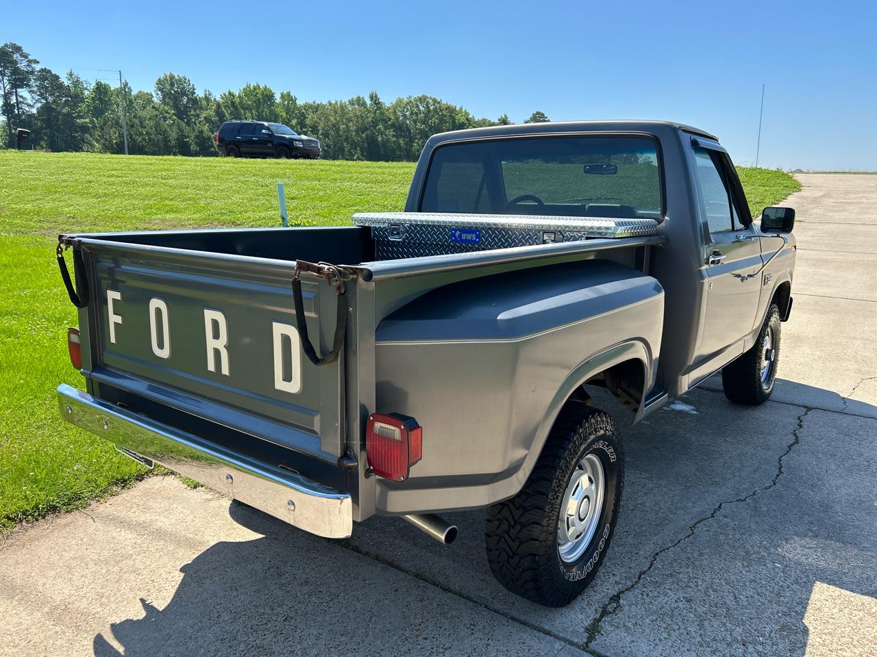 Ford F-Series Pickup F-150 Flareside 117.5" WB 1986