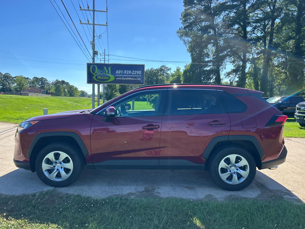 Toyota RAV4 LE AWD (Natl) 2021