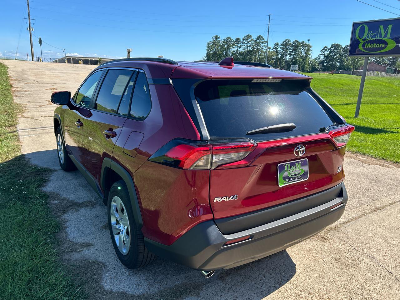 Toyota RAV4 LE AWD (Natl) 2021