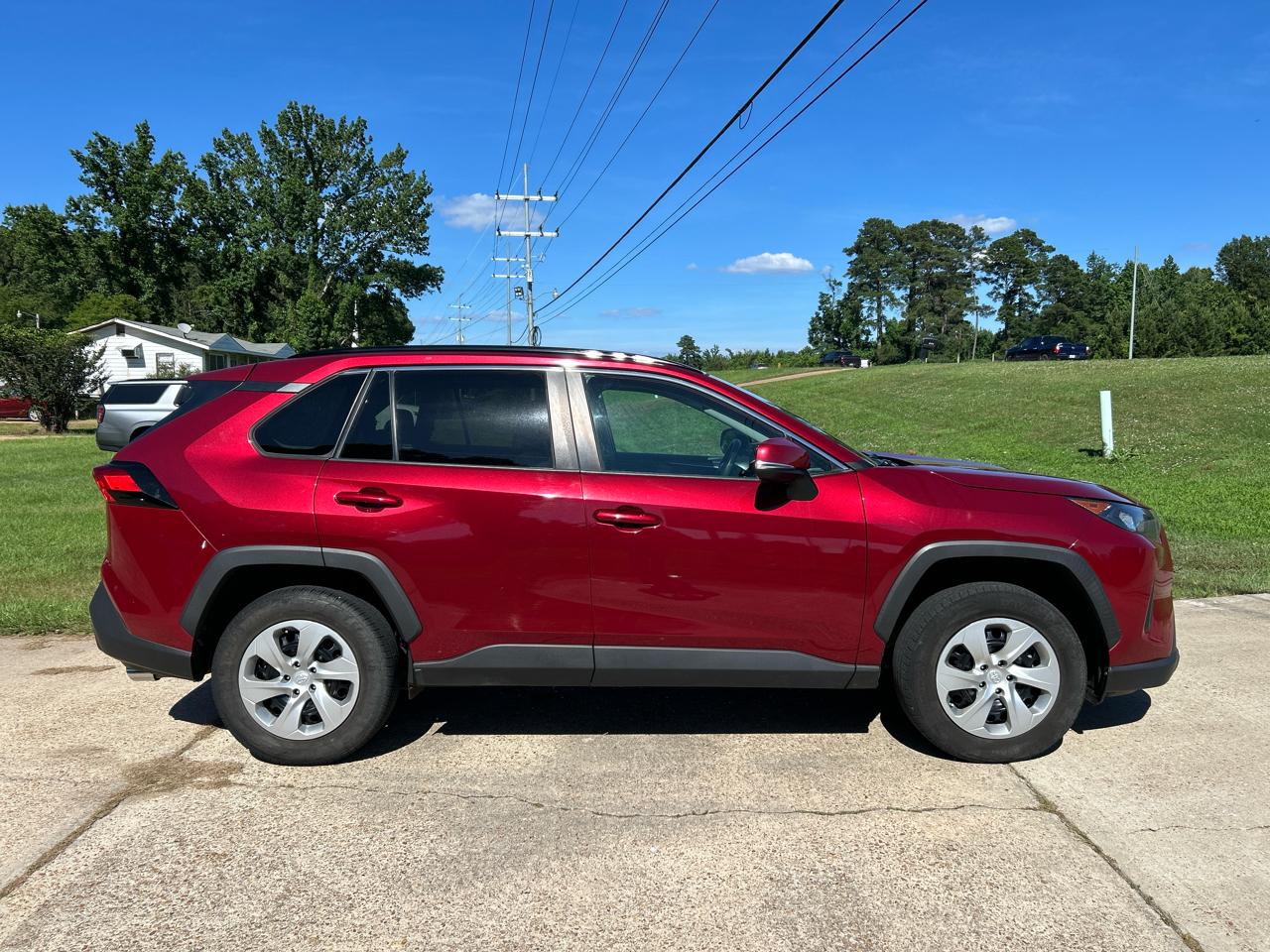 Toyota RAV4 LE AWD (Natl) 2021
