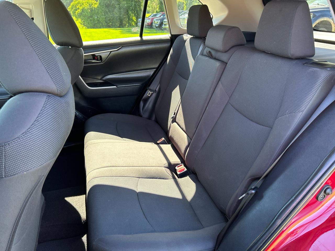 Toyota RAV4 LE AWD (Natl) 2021