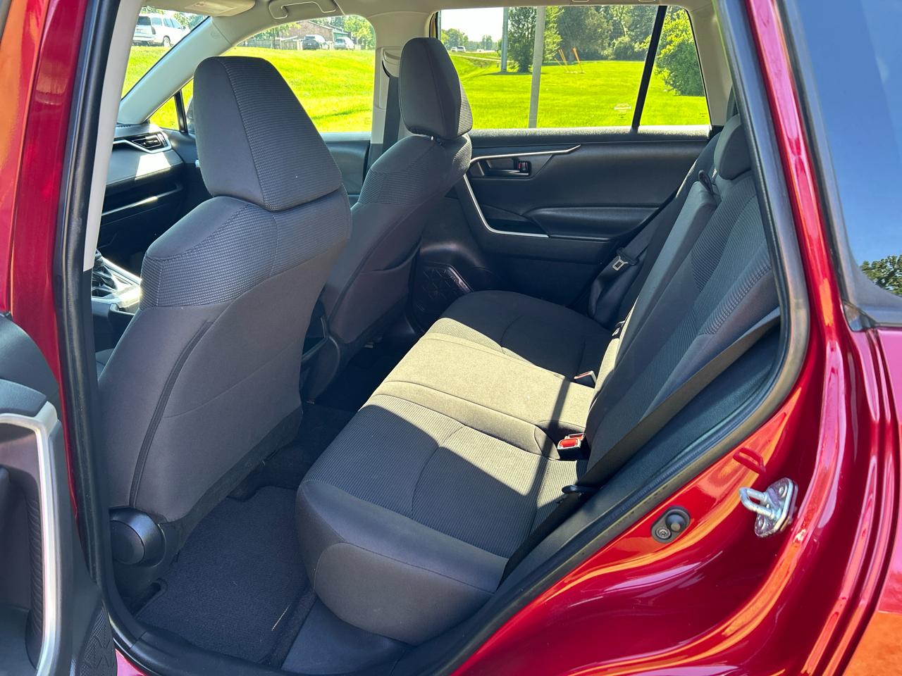 Toyota RAV4 LE AWD (Natl) 2021