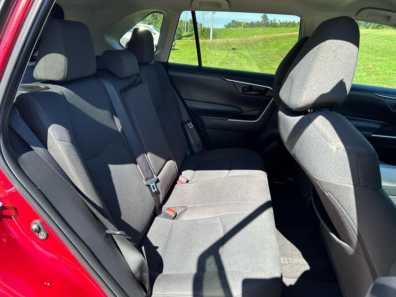 Toyota RAV4 LE AWD (Natl) 2021
