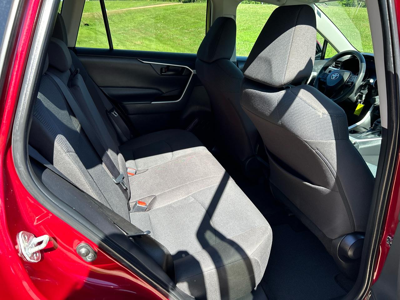 Toyota RAV4 LE AWD (Natl) 2021