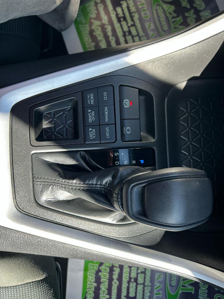 Toyota RAV4 LE AWD (Natl) 2021