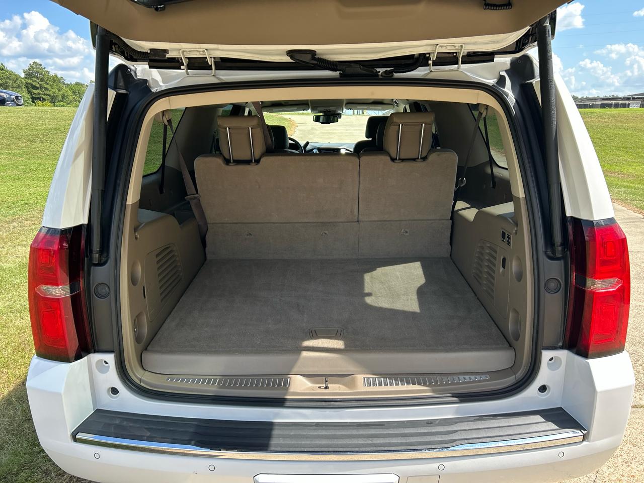 Chevrolet Suburban 4WD 4dr 1500 Premier 2017