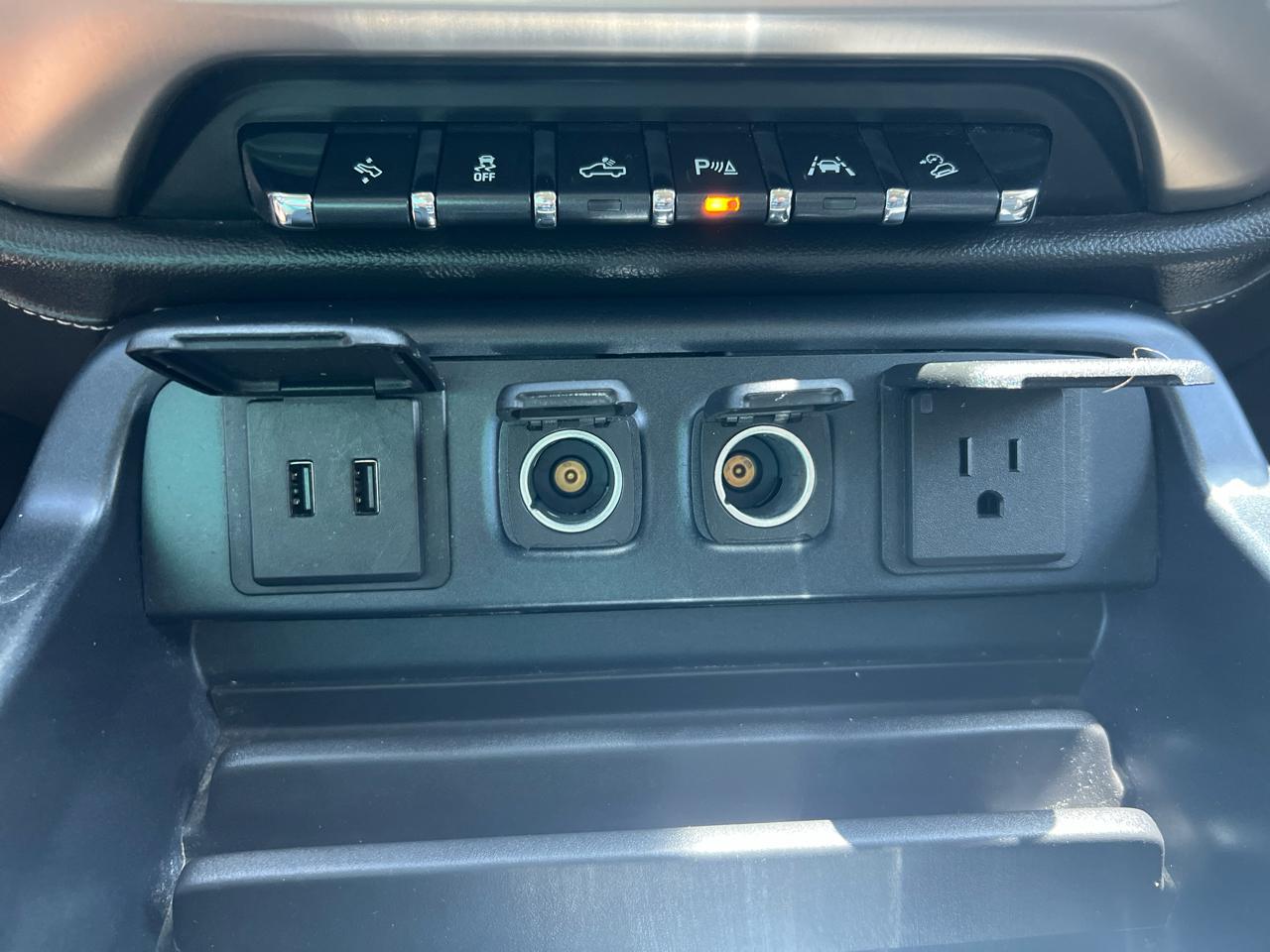GMC Sierra 1500 4WD Crew Cab 143.5" Denali 2018