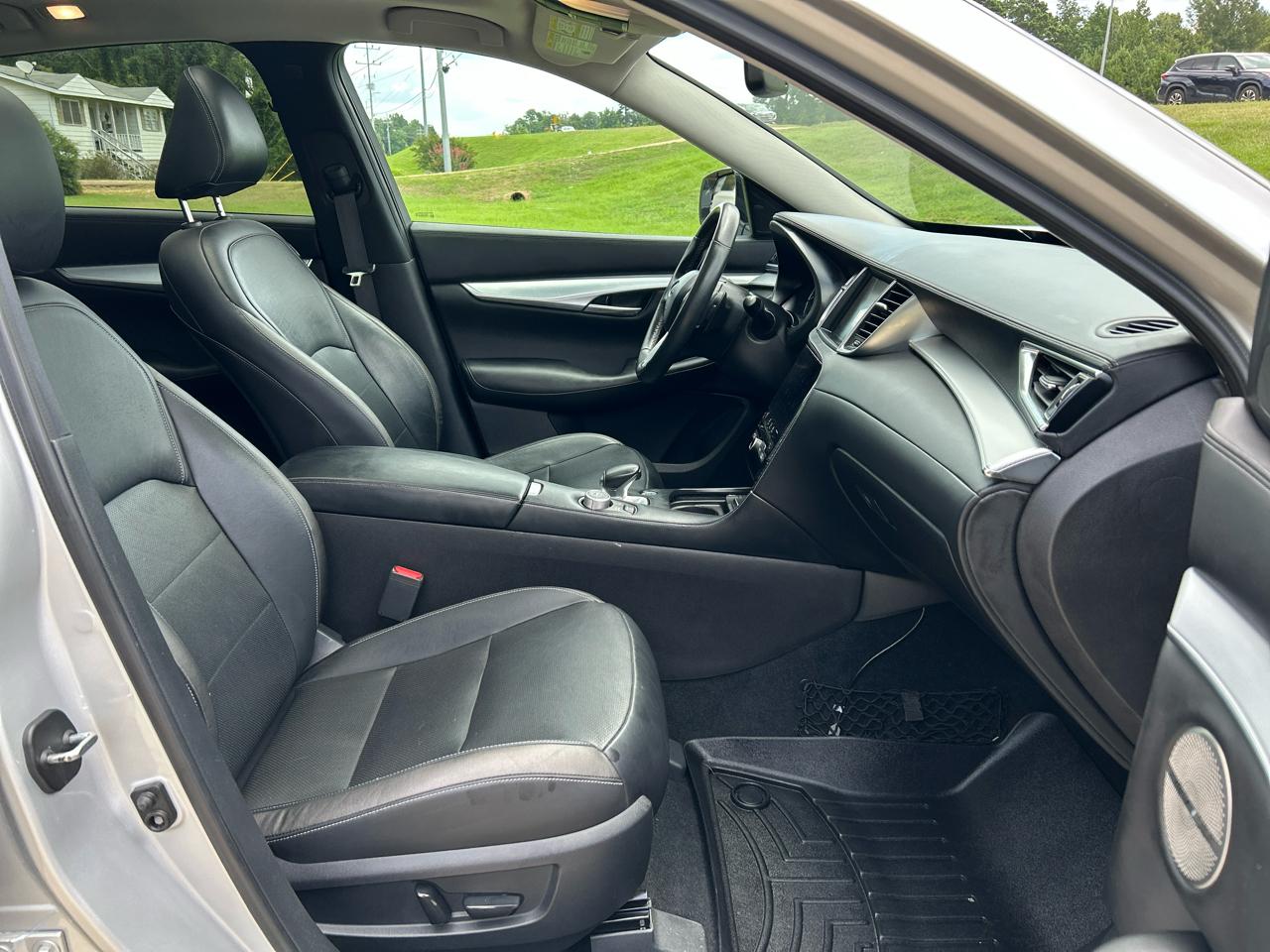 Infiniti QX50 Luxe 4D SUV FWD 2019