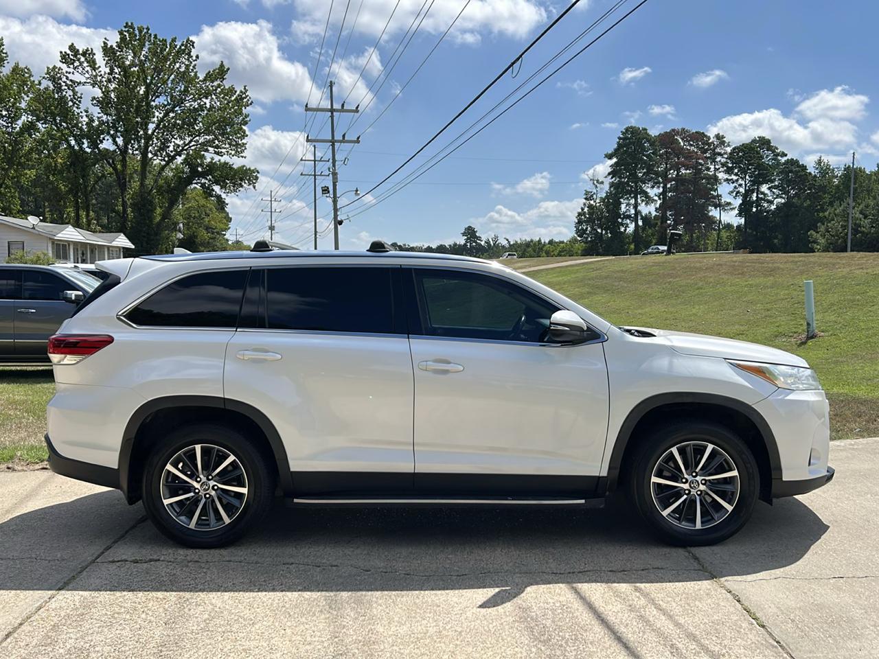 Toyota Highlander XLE V6 FWD (Natl) 2019