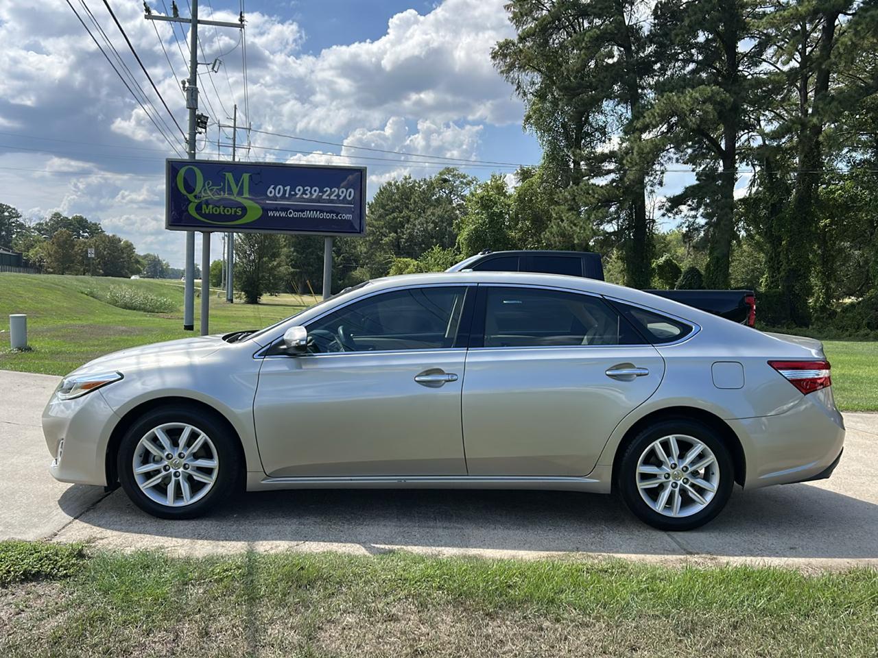 Toyota Avalon 4dr Sdn XLE Premium (Natl) 2013