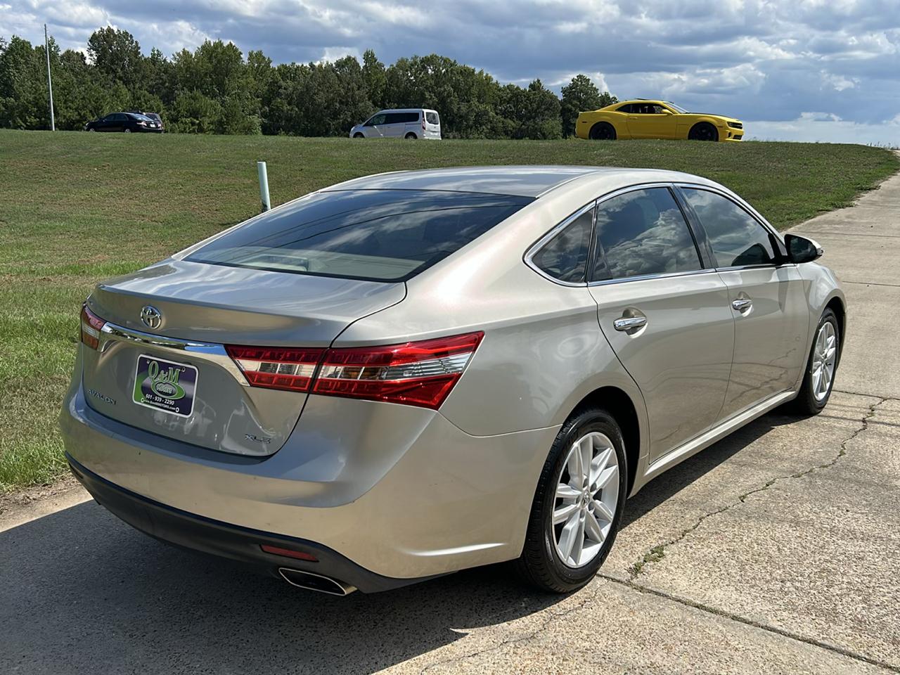 Toyota Avalon 4dr Sdn XLE Premium (Natl) 2013
