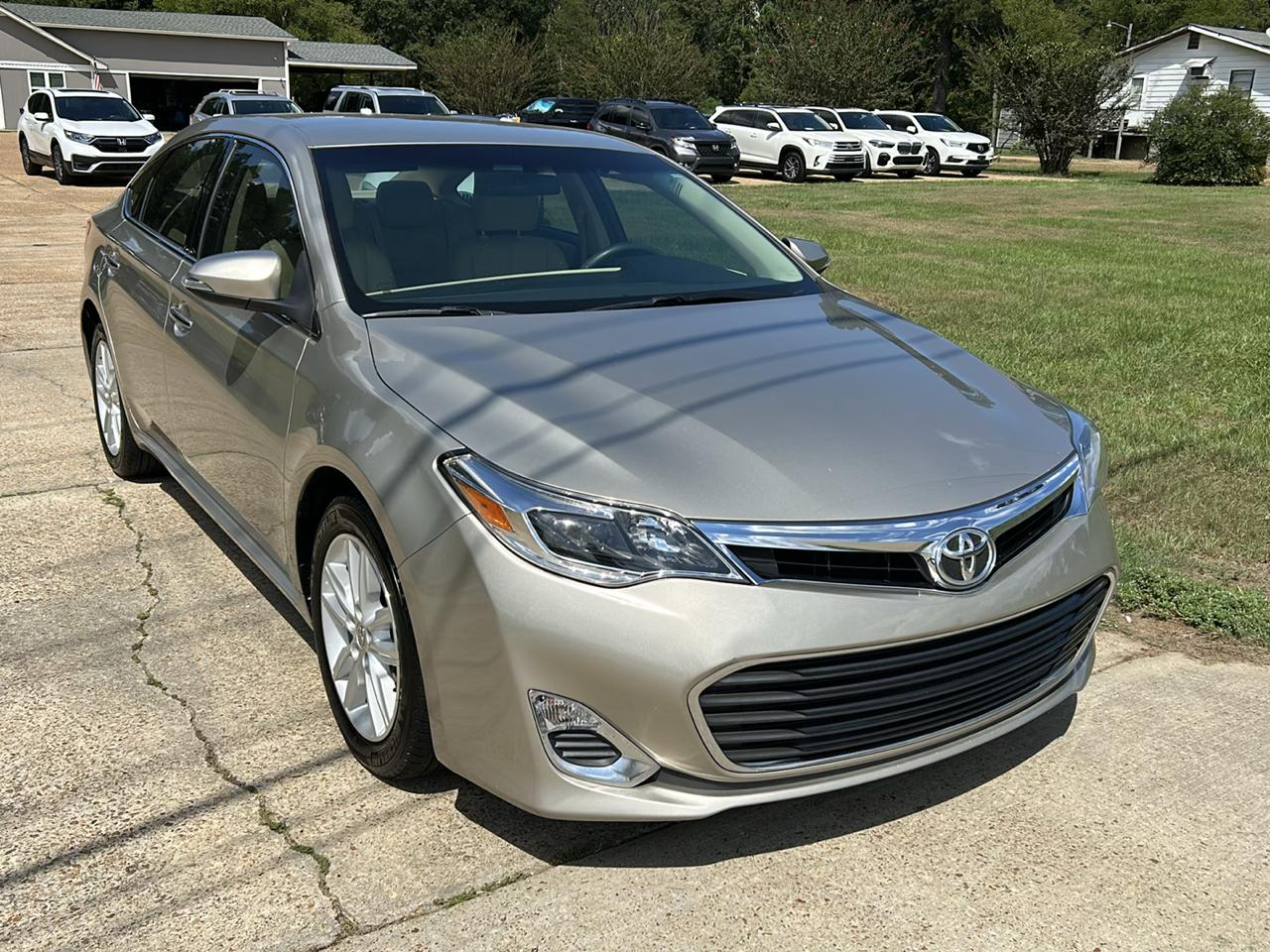 Toyota Avalon 4dr Sdn XLE Premium (Natl) 2013