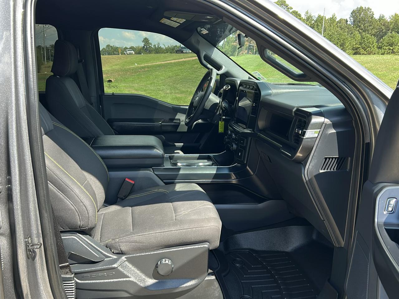 Ford F-150 4WD Reg Cab 126" STX 2024