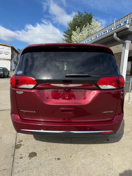 Chrysler Pacifica Limited 2017