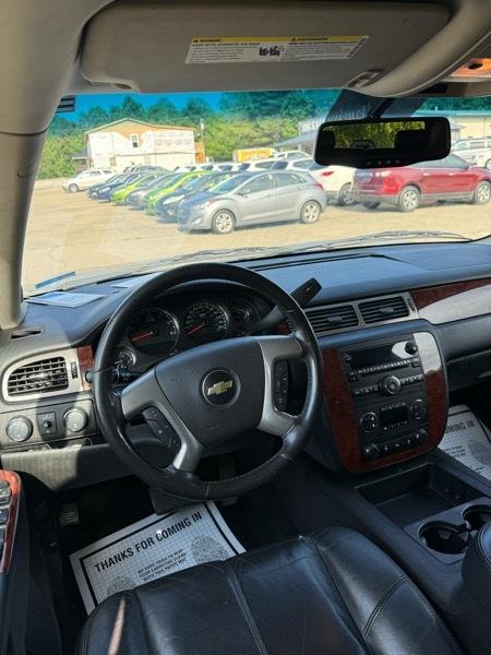 Chevrolet Suburban  2014