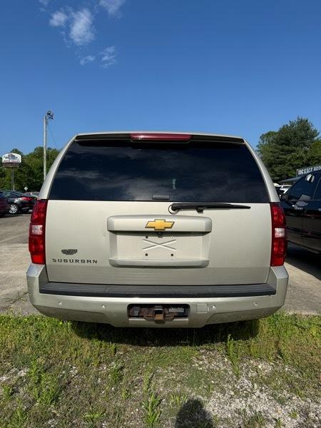 Chevrolet Suburban  2014