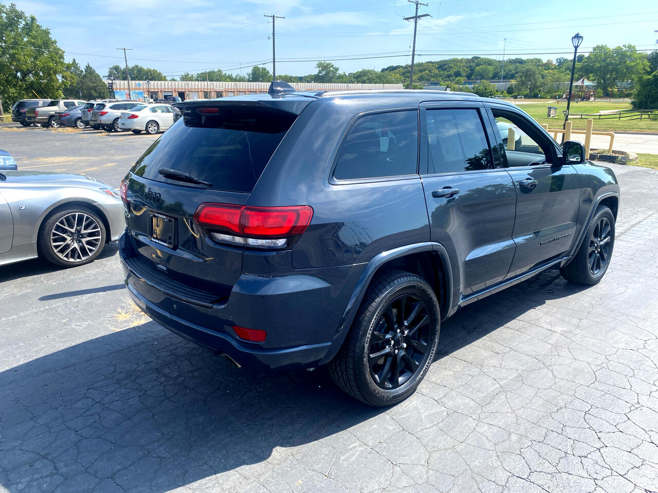 2017 Jeep Grand Cherokee Altitude photo 2