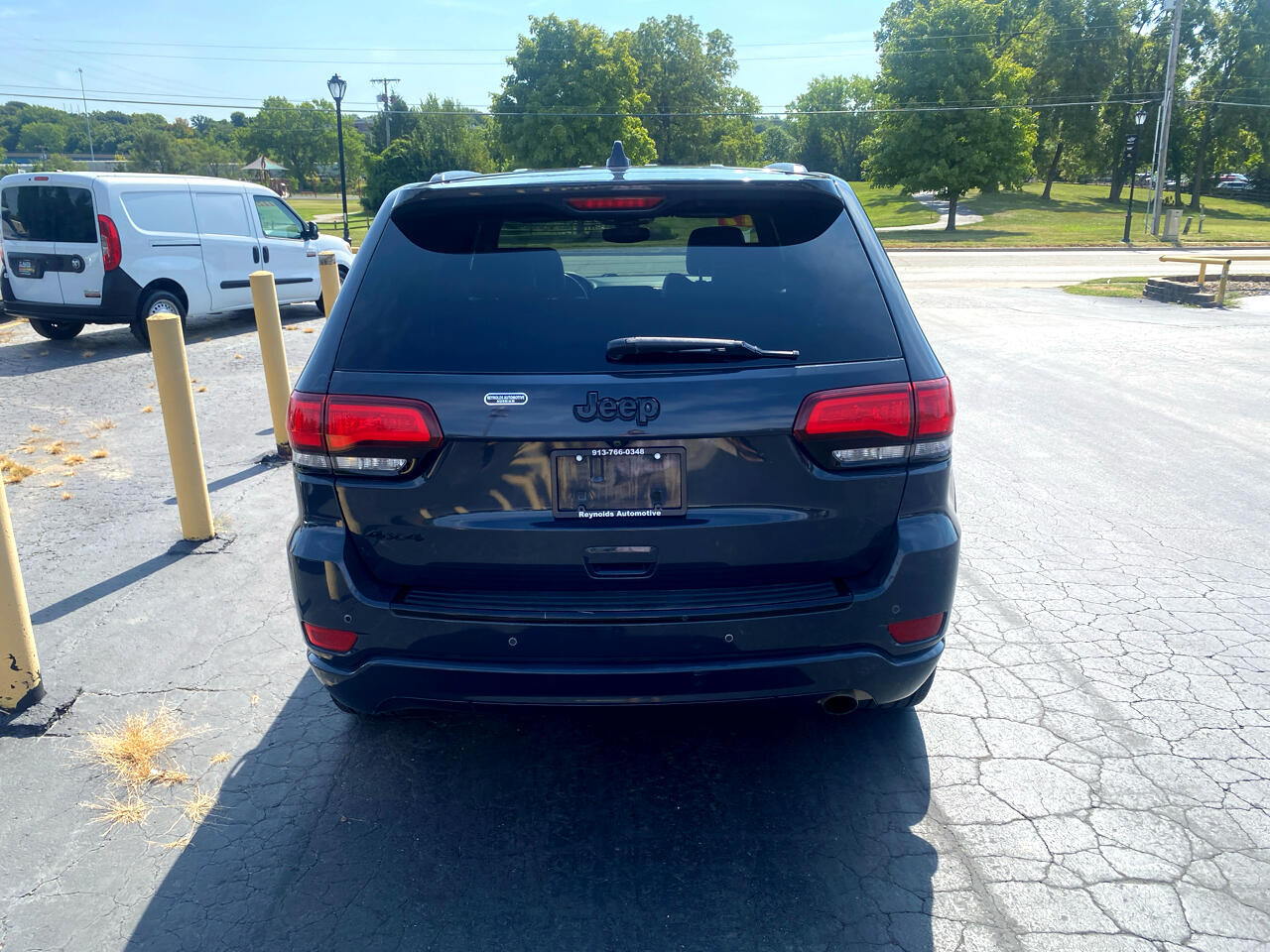2017 Jeep Grand Cherokee Altitude photo 3