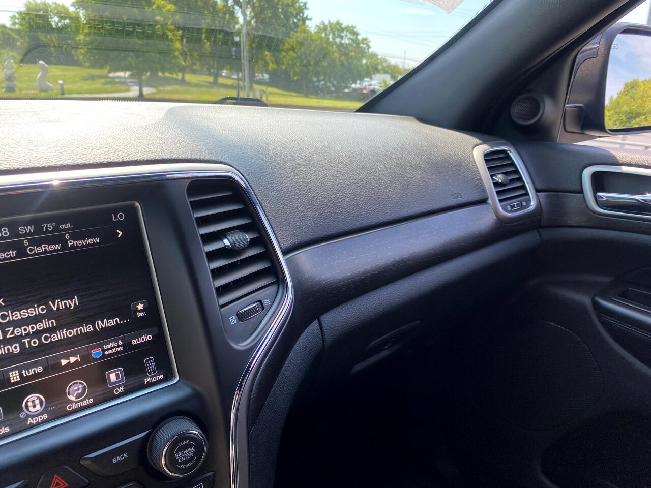 2017 Jeep Grand Cherokee Altitude photo 14