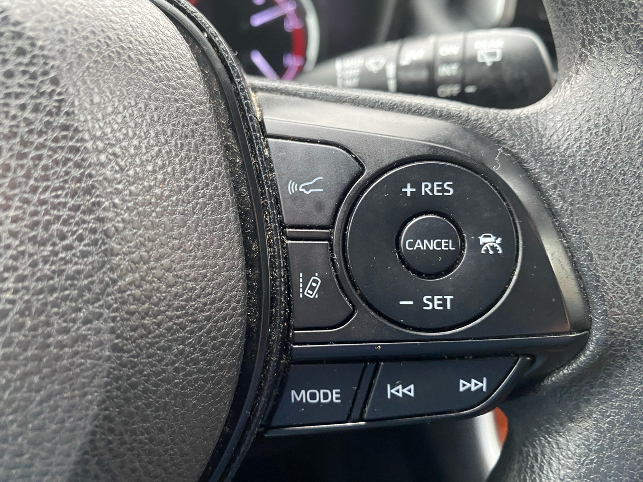 Toyota RAV4 Adventure AWD (Natl) 2019