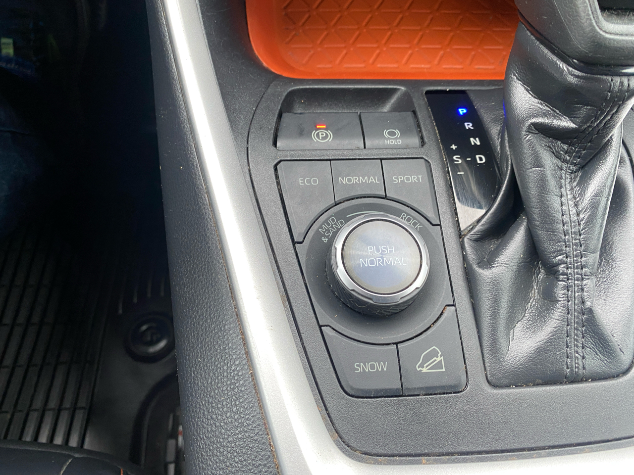 Toyota RAV4 Adventure AWD (Natl) 2019