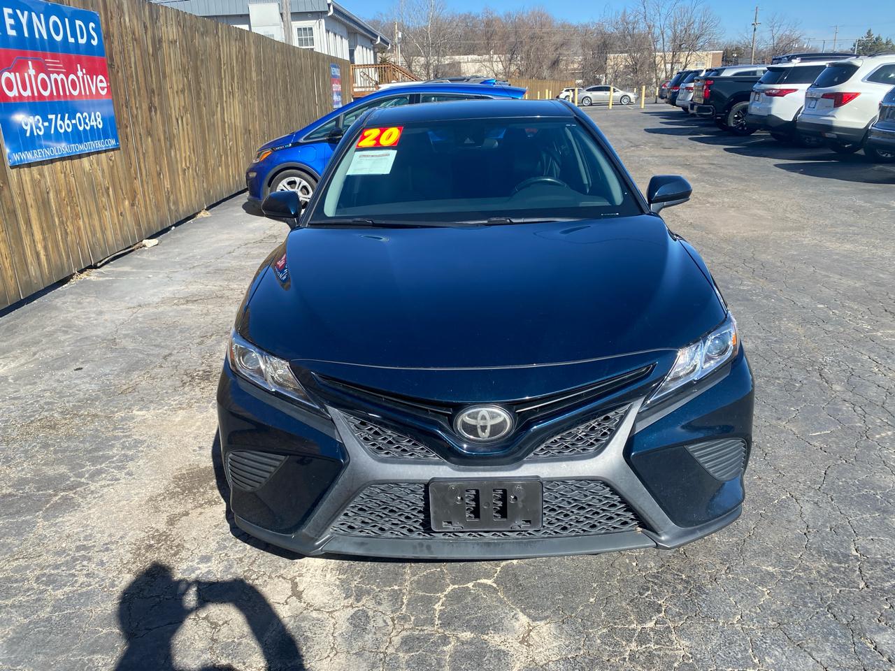 Toyota Camry SE Auto (Natl) 2020