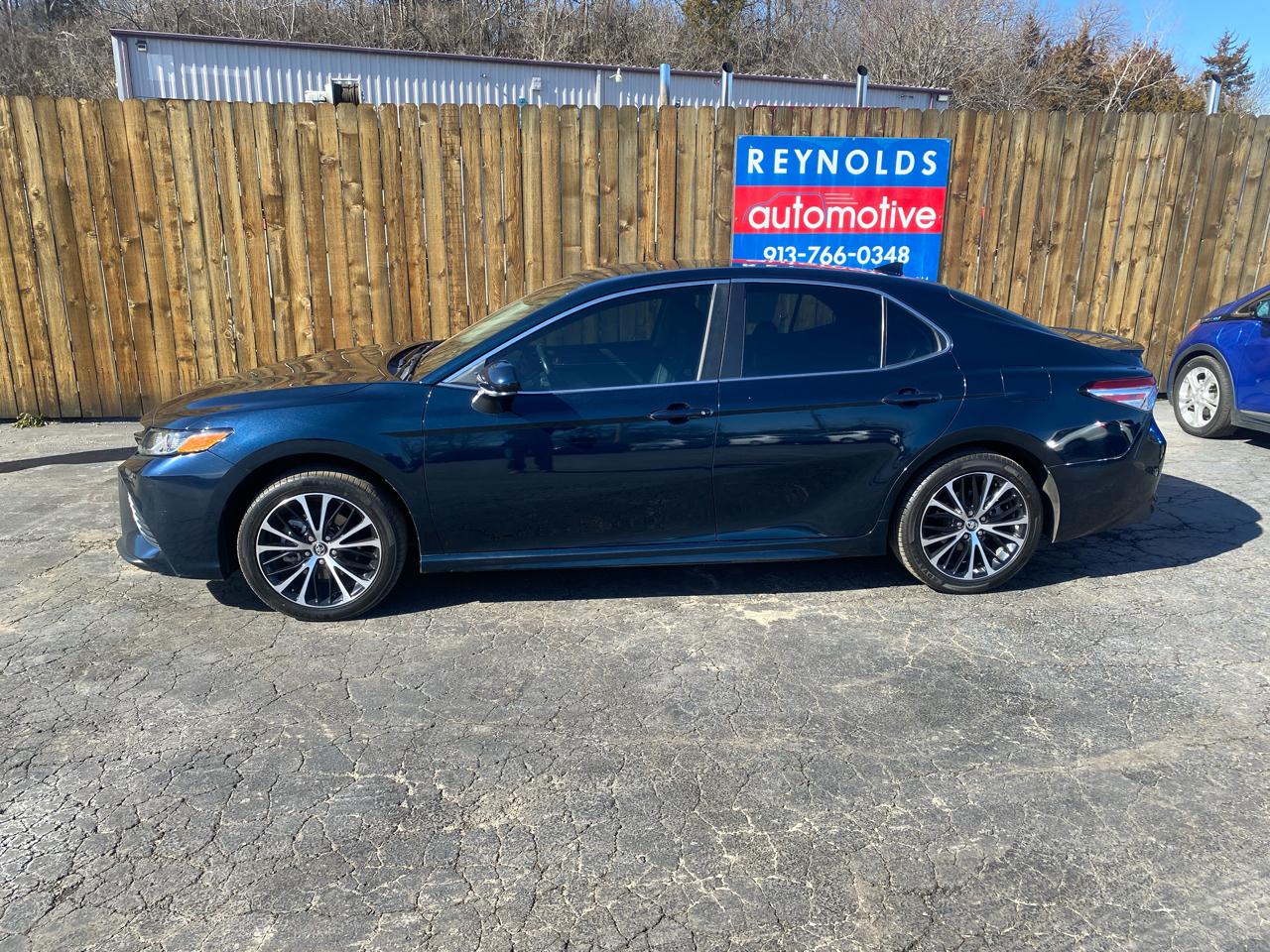 Toyota Camry SE Auto (Natl) 2020