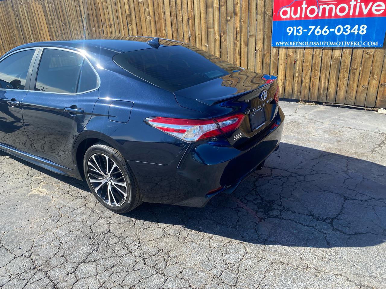 Toyota Camry SE Auto (Natl) 2020