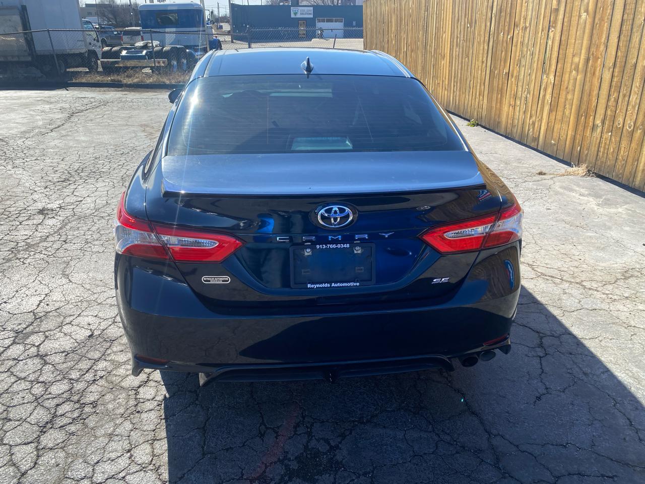 Toyota Camry SE Auto (Natl) 2020