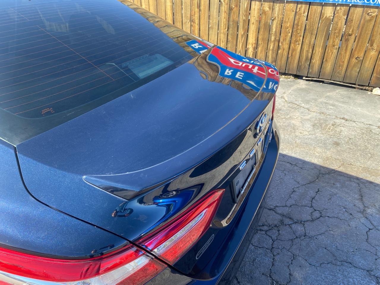 Toyota Camry SE Auto (Natl) 2020