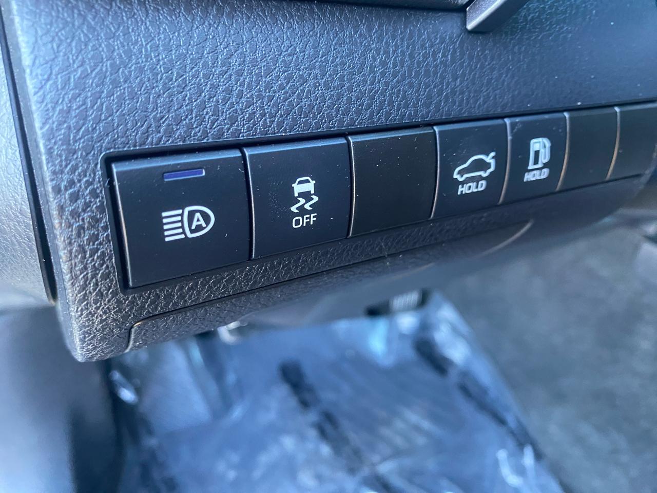 Toyota Camry SE Auto (Natl) 2020