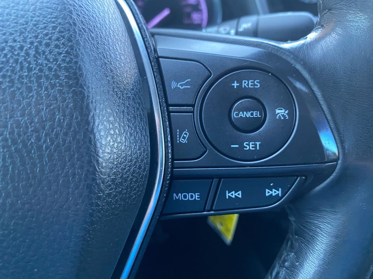 Toyota Camry SE Auto (Natl) 2020