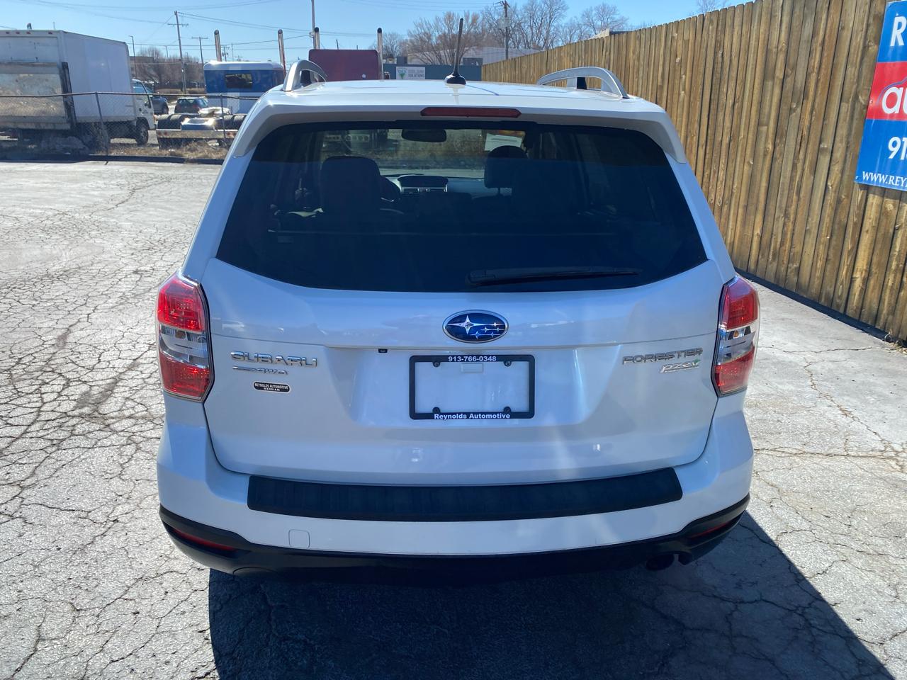 Subaru Forester 4dr CVT 2.5i Touring PZEV 2015