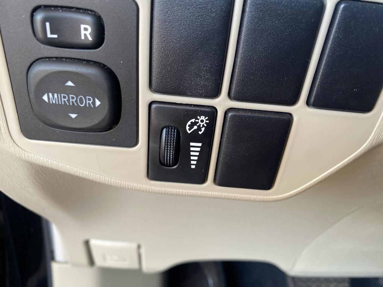 Toyota Prius 5dr HB Four (Natl) 2014