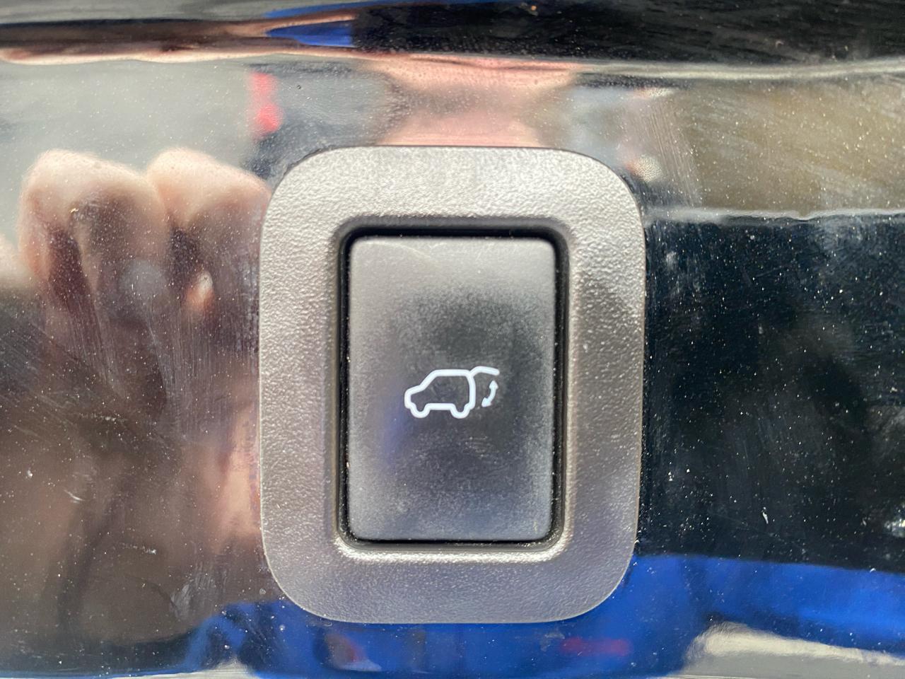 Toyota Highlander Hybrid Limited V6 AWD (Natl) 2019