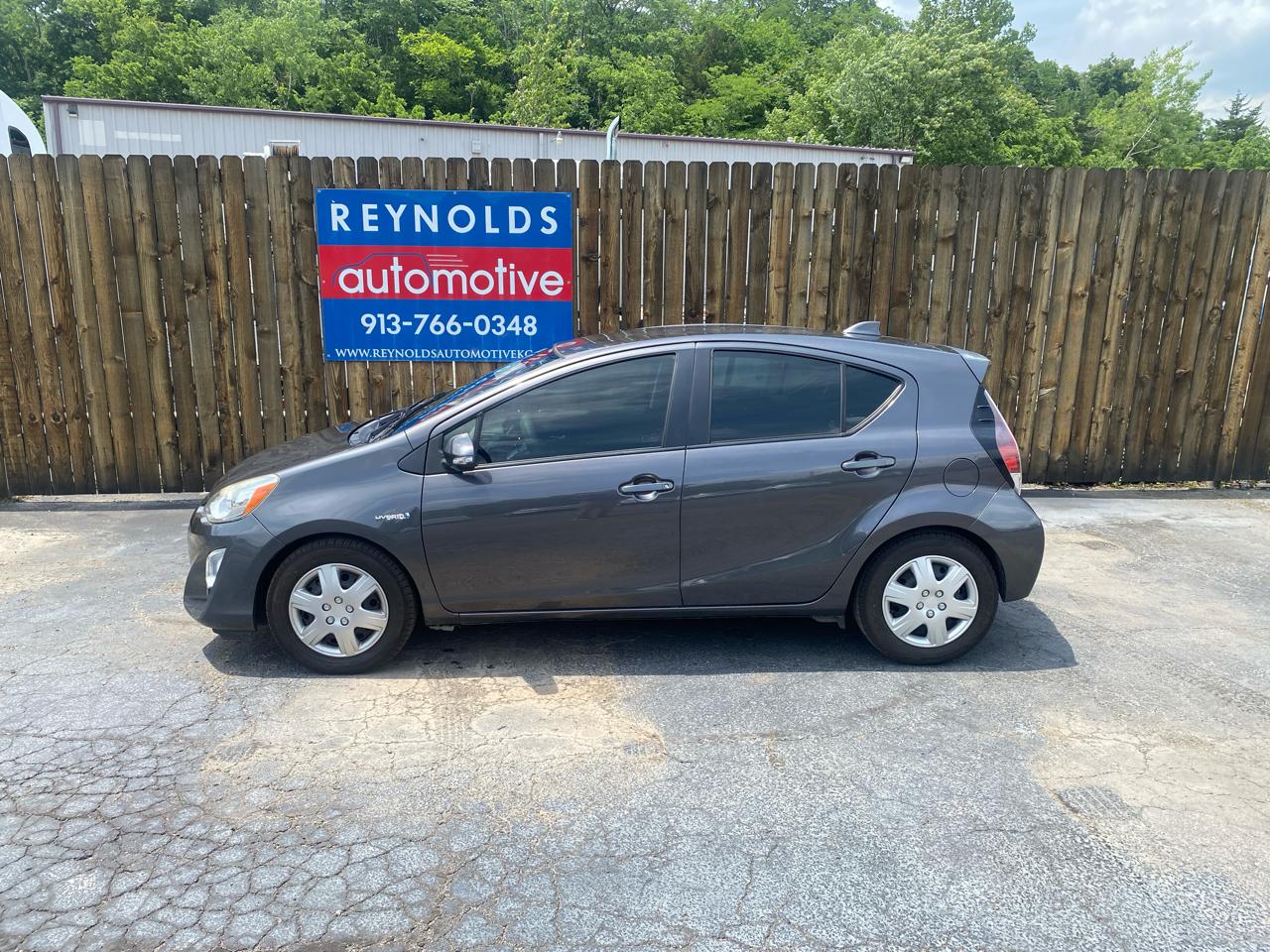 Toyota Prius c 5dr HB Three (Natl) 2015