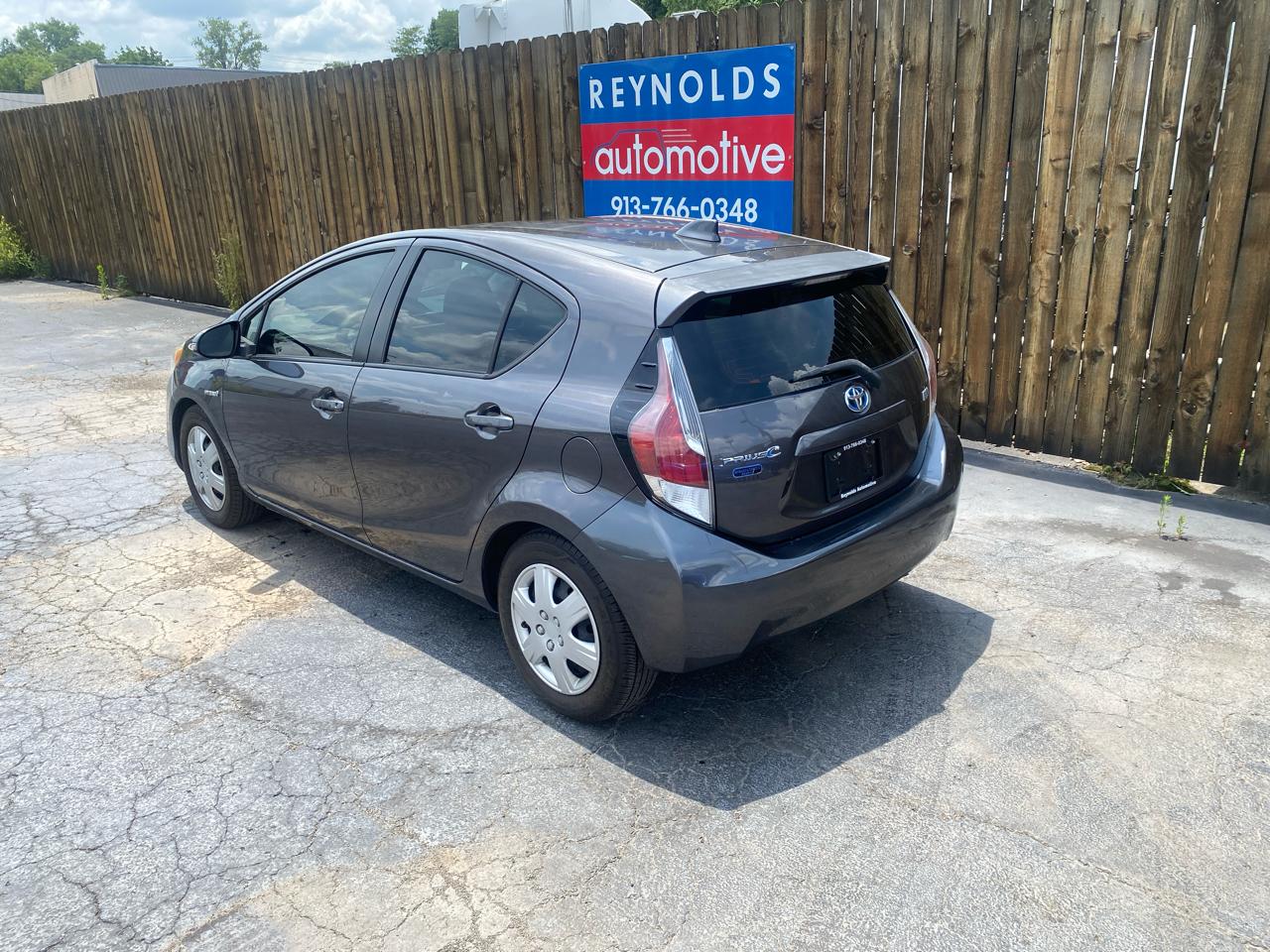 Toyota Prius c 5dr HB Three (Natl) 2015